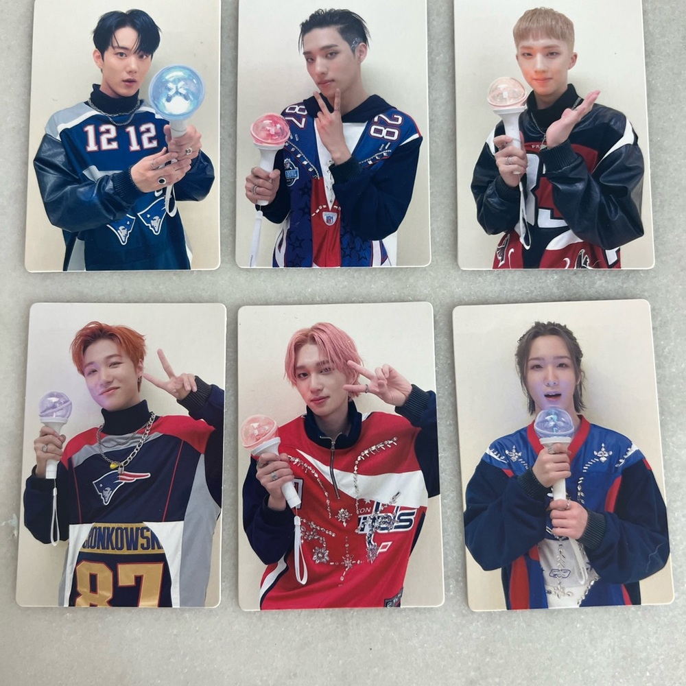 P1harmony lightstick photocards